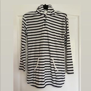 Vineyard Vine Navy and White Coverup